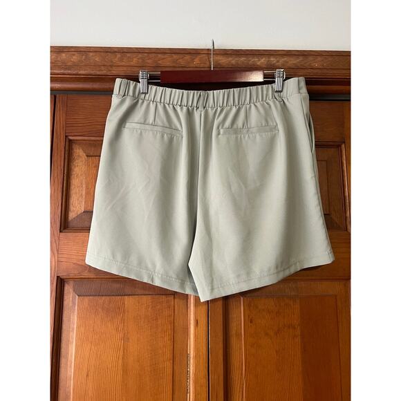 32 Degrees Cool Women's Tailored Dress Shorts Pleated High Rise Sage Green SZ L - Picture 7 of 11